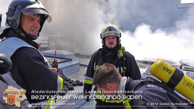 20190715 Brand mehrerer Photovoltaikpaneele am Dach einer Halle im Gewerbepark-Traiskirchen Foto: © Stefan Schneider BFK Baden 20190715 Brand mehrerer Photovoltaikpaneele am Dach einer Halle im Gewerbepark-Traiskirchen Foto: © Stefan Schneider BFK Baden