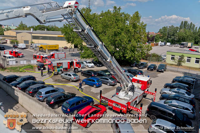 20190715 Brand mehrerer Photovoltaikpaneele am Dach einer Halle im Gewerbepark-Traiskirchen Foto: © Stefan Schneider BFK Baden 20190715 Brand mehrerer Photovoltaikpaneele am Dach einer Halle im Gewerbepark-Traiskirchen Foto: © Stefan Schneider BFK Baden
