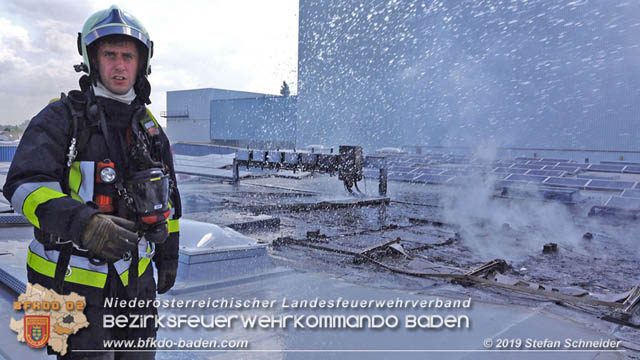20190715 Brand mehrerer Photovoltaikpaneele am Dach einer Halle im Gewerbepark-Traiskirchen Foto: © Stefan Schneider BFK Baden 20190715 Brand mehrerer Photovoltaikpaneele am Dach einer Halle im Gewerbepark-Traiskirchen Foto: © Stefan Schneider BFK Baden