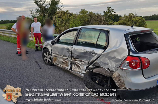 20190817 Verkehrsunfall auf der A3 zwischen Pottendorf und Ebreichsdorf-West Foto: © Freiwillige Feuerwehr Pottendorf 20190817 Verkehrsunfall auf der A3 zwischen Pottendorf und Ebreichsdorf-West Foto: © Freiwillige Feuerwehr Pottendorf
