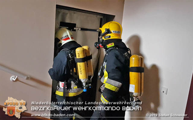 20190827 Brand in der Wohnung eines Traiskirchner Mehrpartein-Wohnhaus  Foto: Stefan Schneider