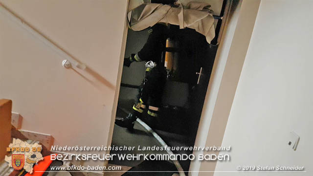 20190827 Brand in der Wohnung eines Traiskirchner Mehrpartein-Wohnhaus  Foto: Stefan Schneider