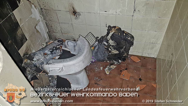 20190827 Brand in der Wohnung eines Traiskirchner Mehrpartein-Wohnhaus  Foto: Stefan Schneider