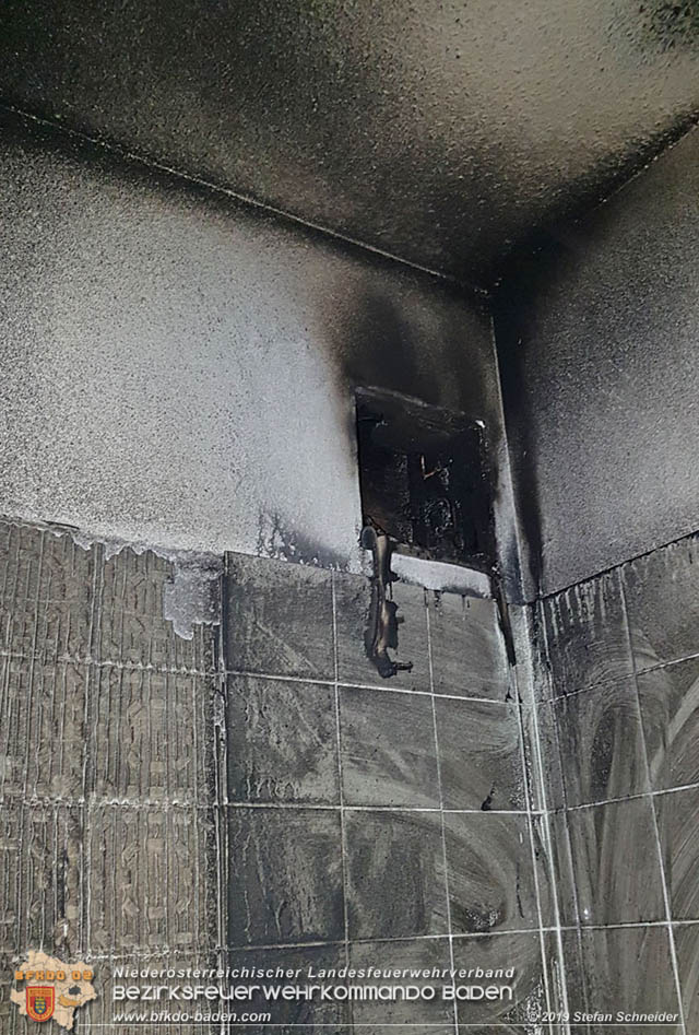 20190827 Brand in der Wohnung eines Traiskirchner Mehrpartein-Wohnhaus  Foto: Stefan Schneider