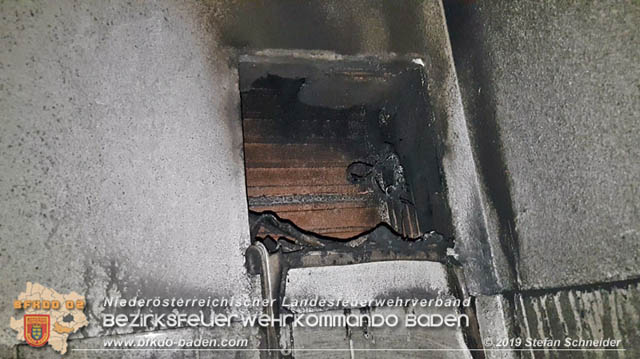 20190827 Brand in der Wohnung eines Traiskirchner Mehrpartein-Wohnhaus  Foto: Stefan Schneider
