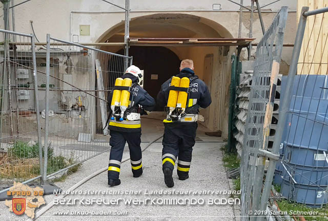20190827 Brand in der Wohnung eines Traiskirchner Mehrpartein-Wohnhaus  Foto: Stefan Schneider