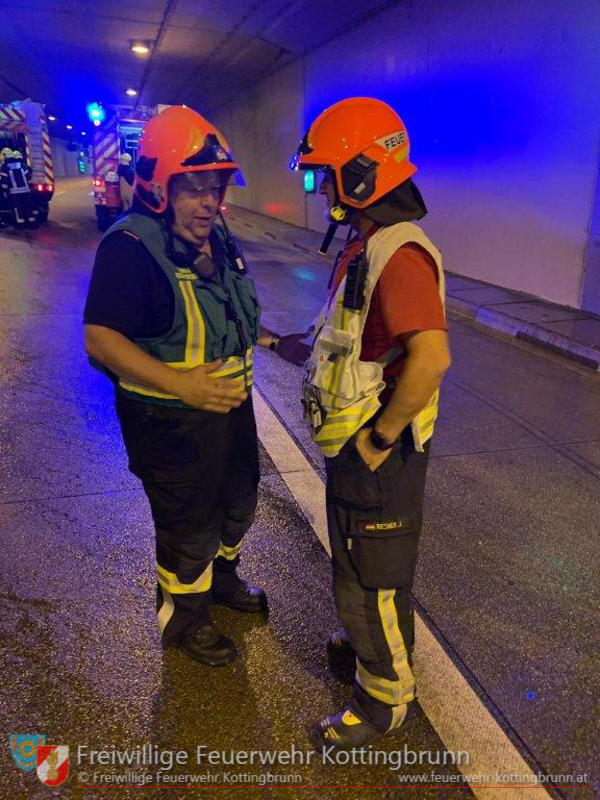 20190904 Deko Einsatz bei Gefahrgut Unfall im Tunnel S1 Vösendorf Bezirk Mödling Foto: © Freiwillige Feuerwehr Kottingbrunn 20190904 Deko Einsatz bei Gefahrgut Unfall im Tunnel S1 Vösendorf Bezirk Mödling Foto: © Freiwillige Feuerwehr Kottingbrunn
