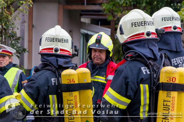 0190907 Chlorgasaustritt bei privater Outdoor-Pool Anlage Foto: © Janine Schrahböck FF Stadt Bad Vöslau 0190907 Chlorgasaustritt bei privater Outdoor-Pool Anlage Foto: © Janine Schrahböck FF Stadt Bad Vöslau