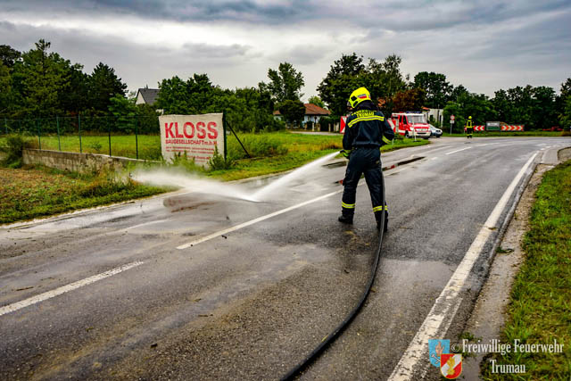 20190907 Spektakulärer Verkehrsunfall bei Trumau  Foto: © Freiwillige Feuerwehr Trumau