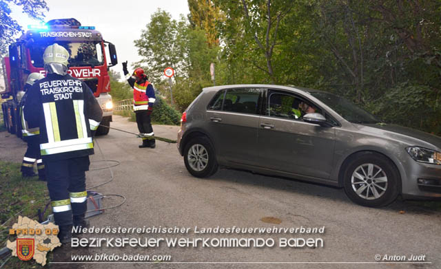20191006 Fahrzeugbergung in Traiskirchen nachdem sich ein abgestellter Pkw selbstständig machte  Foto: © Anton Judt FF Traiskirchen-Stadt20191006 Fahrzeugbergung in Traiskirchen nachdem sich ein abgestellter Pkw selbstständig machte  Foto: © Anton Judt FF Traiskirchen-Stadt