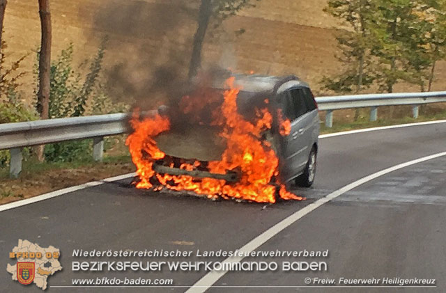 20191010 Fahrzeugbrand nach Motorschaden bei Heiligenkreuz  Foto: © Freiwillige Feuerwehr Heiligenkreuz