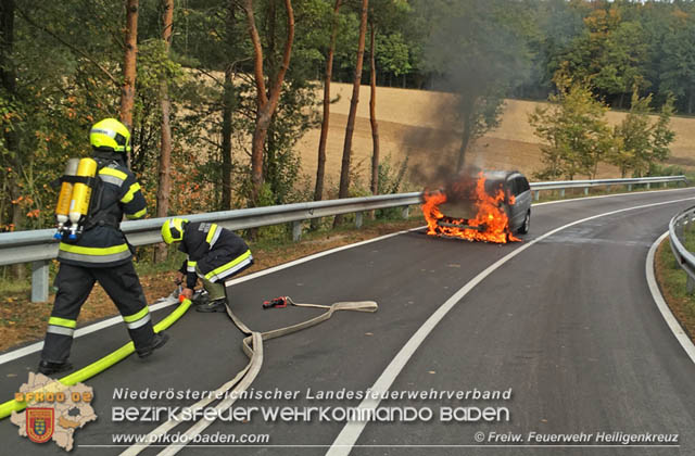 20191010 Fahrzeugbrand nach Motorschaden bei Heiligenkreuz  Foto: © Freiwillige Feuerwehr Heiligenkreuz
