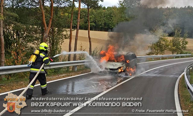 20191010 Fahrzeugbrand nach Motorschaden bei Heiligenkreuz  Foto: © Freiwillige Feuerwehr Heiligenkreuz