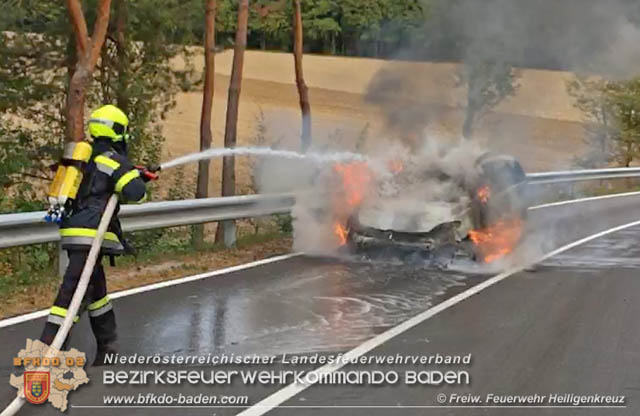 20191010 Fahrzeugbrand nach Motorschaden bei Heiligenkreuz  Foto: © Freiwillige Feuerwehr Heiligenkreuz