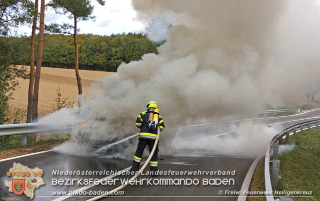 20191010 Fahrzeugbrand nach Motorschaden bei Heiligenkreuz  Foto: © Freiwillige Feuerwehr Heiligenkreuz