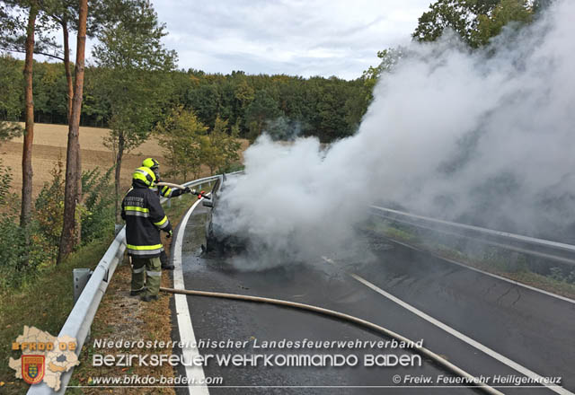 20191010 Fahrzeugbrand nach Motorschaden bei Heiligenkreuz  Foto: © Freiwillige Feuerwehr Heiligenkreuz