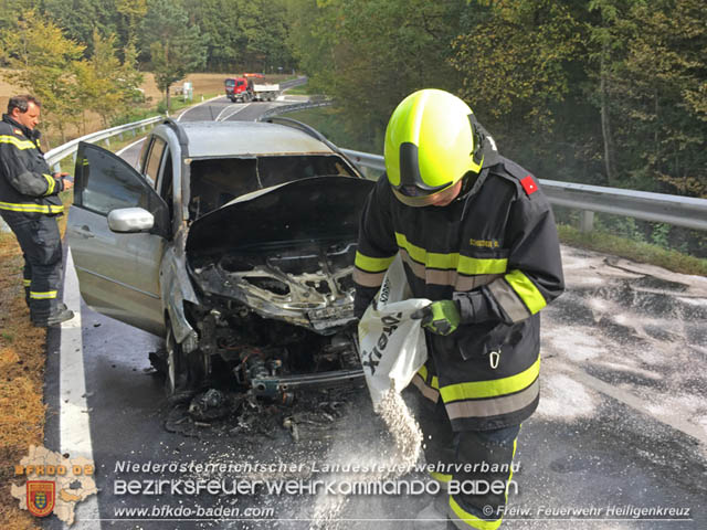 20191010 Fahrzeugbrand nach Motorschaden bei Heiligenkreuz  Foto: © Freiwillige Feuerwehr Heiligenkreuz
