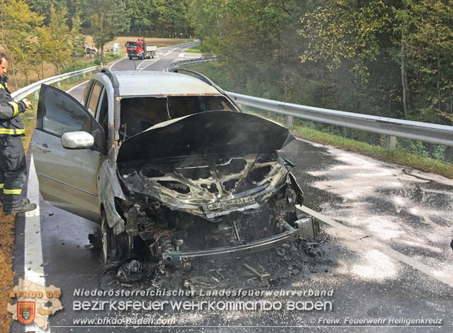 20191010 Fahrzeugbrand nach Motorschaden bei Heiligenkreuz  Foto: © Freiwillige Feuerwehr Heiligenkreuz