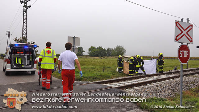 20191014 Pensionist mit Rad bei einem unbeschranktem Bahnübergang in Tattendorf von Zug erfasst und schwer verletzt  Foto: © Stefan Schneider