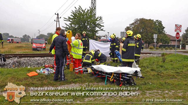 20191014 Pensionist mit Rad bei einem unbeschranktem Bahnübergang in Tattendorf von Zug erfasst und schwer verletzt  Foto: © Stefan Schneider