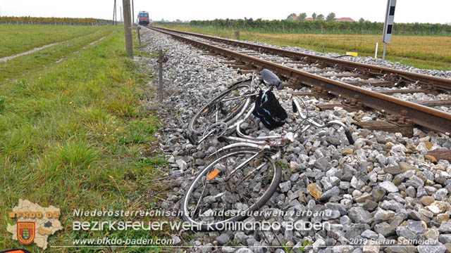 20191014 Pensionist mit Rad bei einem unbeschranktem Bahnübergang in Tattendorf von Zug erfasst und schwer verletzt  Foto: © Stefan Schneider