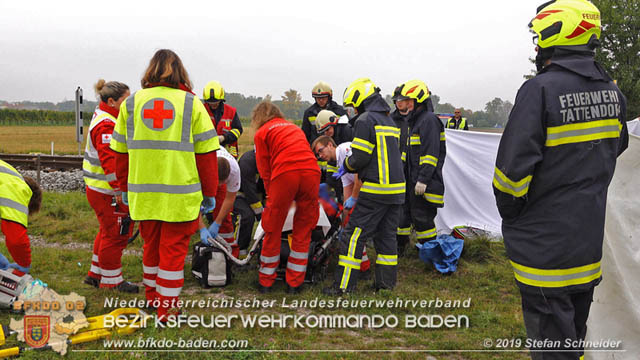 20191014 Pensionist mit Rad bei einem unbeschranktem Bahnübergang in Tattendorf von Zug erfasst und schwer verletzt  Foto: © Stefan Schneider