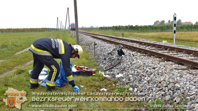 20191014 Pensionist mit Rad bei einem unbeschranktem Bahnübergang in Tattendorf von Zug erfasst und schwer verletzt  Foto: © Stefan Schneider