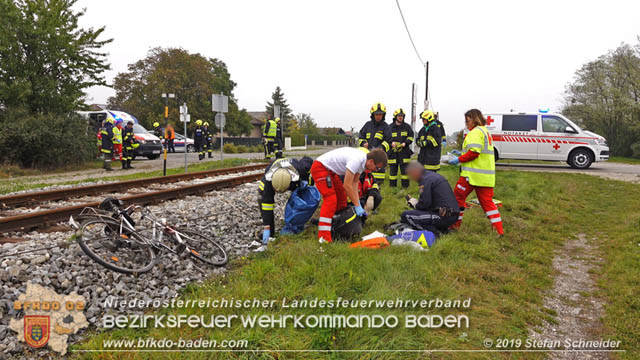 20191014 Pensionist mit Rad bei einem unbeschranktem Bahnübergang in Tattendorf von Zug erfasst und schwer verletzt  Foto: © Stefan Schneider