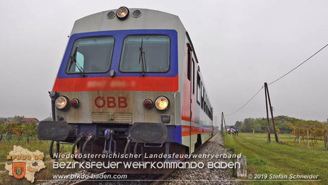 20191014 Pensionist mit Rad bei einem unbeschranktem Bahnübergang in Tattendorf von Zug erfasst und schwer verletzt  Foto: © Stefan Schneider