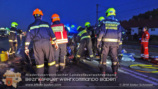 20191017 Frontalzusammenstoss zweier Pkw auf der LB17 bei Moellerdorf  Foto: © Stefan Schneider