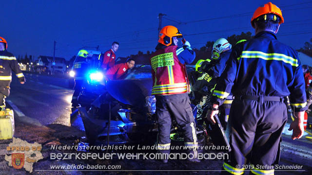 20191017 Frontalzusammenstoss zweier Pkw auf der LB17 bei Moellerdorf  Foto: © Stefan Schneider