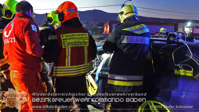 20191017 Frontalzusammenstoss zweier Pkw auf der LB17 bei Moellerdorf  Foto: © Stefan Schneider