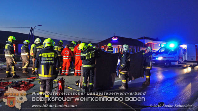 20191017 Frontalzusammenstoss zweier Pkw auf der LB17 bei Moellerdorf  Foto: © Stefan Schneider