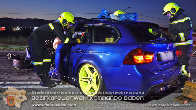 20191017 Frontalzusammenstoss zweier Pkw auf der LB17 bei Moellerdorf  Foto: © Stefan Schneider