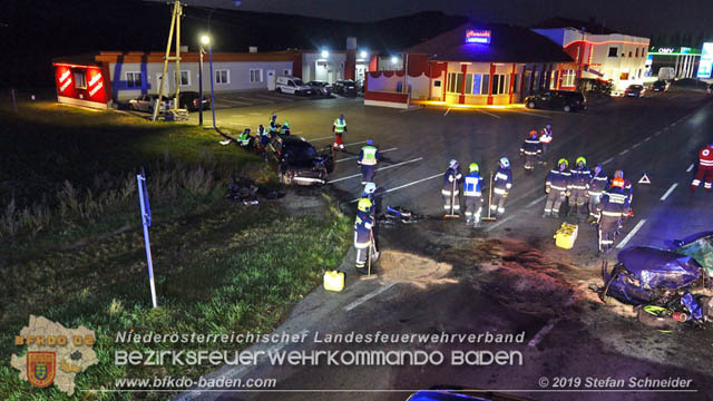 20191017 Frontalzusammenstoss zweier Pkw auf der LB17 bei Moellerdorf  Foto: © Stefan Schneider