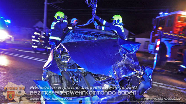 20191017 Frontalzusammenstoss zweier Pkw auf der LB17 bei Moellerdorf  Foto: © Stefan Schneider