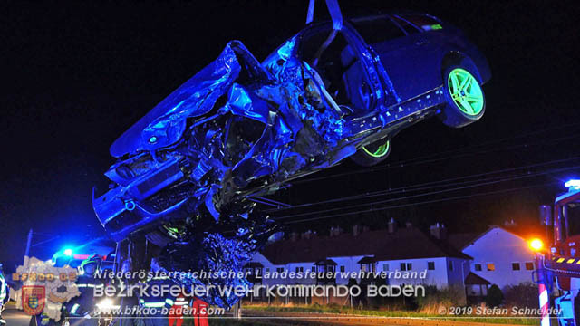 20191017 Frontalzusammenstoss zweier Pkw auf der LB17 bei Moellerdorf  Foto: © Stefan Schneider