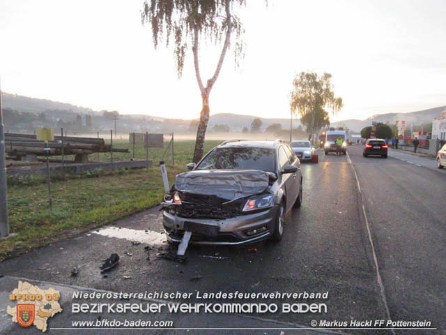 20191021 Auffahrunfall auf der LB18 bei Pottenstein mit 4 beteilgten Fahrzeugen Foto: © Markus Hackl FF Pottenstein 20191021 Auffahrunfall auf der LB18 bei Pottenstein mit 4 beteilgten Fahrzeugen Foto: © Markus Hackl FF Pottenstein