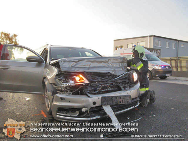 20191021 Auffahrunfall auf der LB18 bei Pottenstein mit 4 beteilgten Fahrzeugen Foto: © Markus Hackl FF Pottenstein 20191021 Auffahrunfall auf der LB18 bei Pottenstein mit 4 beteilgten Fahrzeugen Foto: © Markus Hackl FF Pottenstein