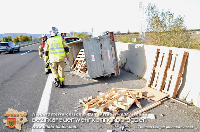 20191025 Anhänger auf A3 umgekippt  Foto: © Thomas Lenger Monatsrevue.at