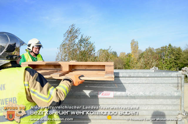 20191025 Anhänger auf A3 umgekippt  Foto: © Thomas Lenger Monatsrevue.at