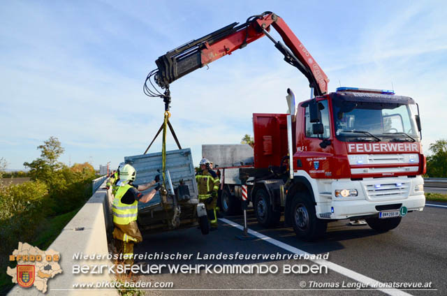 20191025 Anhänger auf A3 umgekippt  Foto: © Thomas Lenger Monatsrevue.at