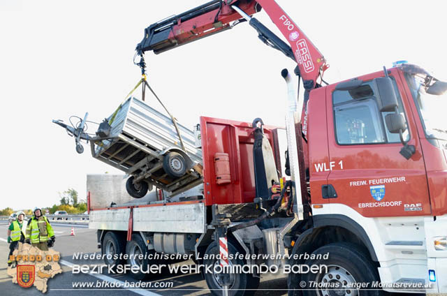 20191025 Anhänger auf A3 umgekippt  Foto: © Thomas Lenger Monatsrevue.at