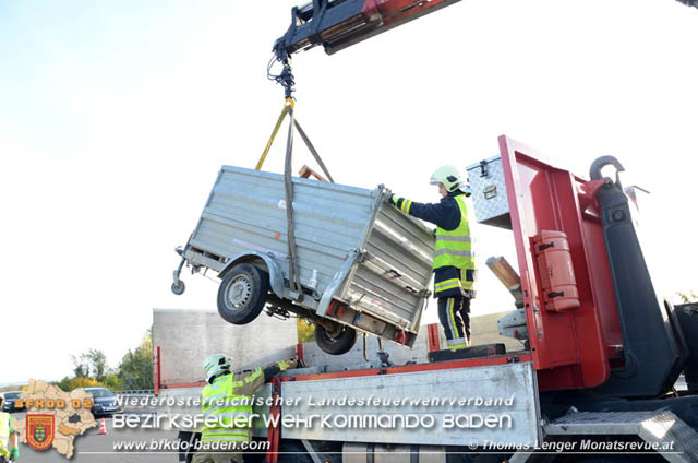 20191025 Anhänger auf A3 umgekippt  Foto: © Thomas Lenger Monatsrevue.at