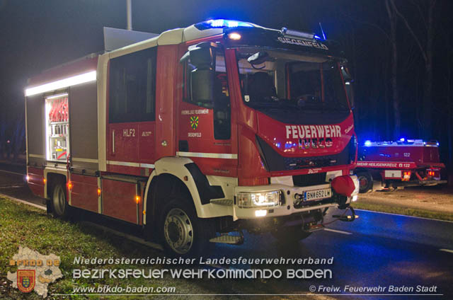 Verkehrsunfall in den Abendstunden auf der LB210 im Helenental Foto: © Stefan Schneider FF Baden-Stadt Verkehrsunfall in den Abendstunden auf der LB210 im Helenental Foto: © Stefan Schneider FF Baden-Stadt