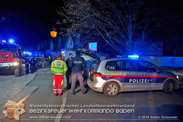 20191201 Pkw Lenker prallt im Tribuswinkler Ortsgebiet frontal gegen eine Gartenzaunmauer Foto: © Stefan Schneider 20191201 Pkw Lenker prallt im Tribuswinkler Ortsgebiet frontal gegen eine Gartenzaunmauer Foto: © Stefan Schneider