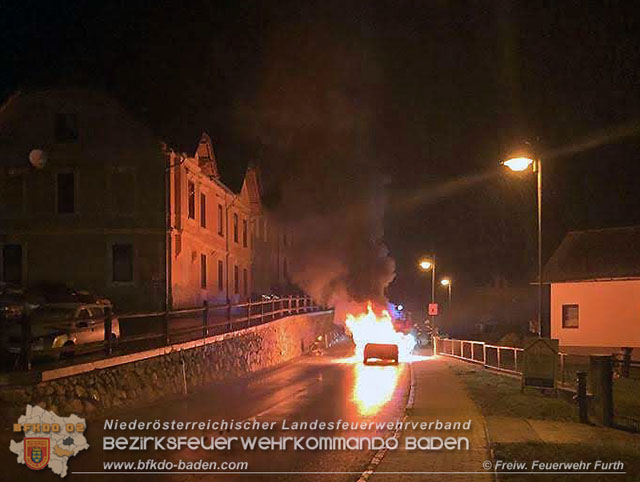 20191202 Fahrzeugbrand auf der Furtherstraße Foto: © Freiwillige Feuerwehr Furth/Triesting 20191202 Fahrzeugbrand auf der Furtherstraße Foto: © Freiwillige Feuerwehr Furth/Triesting