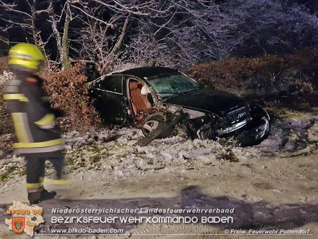 20191213 Verkehrsunfall LB60 Pottendorf  Foto: © Freiwillige Feuerwehr Pottendorf