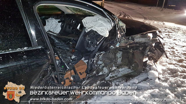 20191213 Verkehrsunfall LB60 Pottendorf  Foto: © Freiwillige Feuerwehr Pottendorf