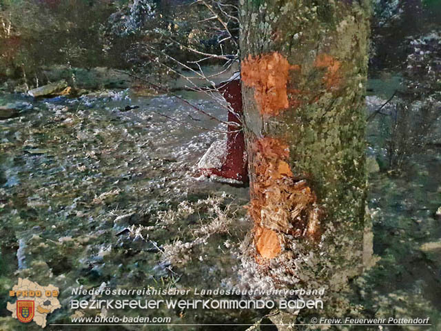 20191213 Verkehrsunfall LB60 Pottendorf  Foto: © Freiwillige Feuerwehr Pottendorf